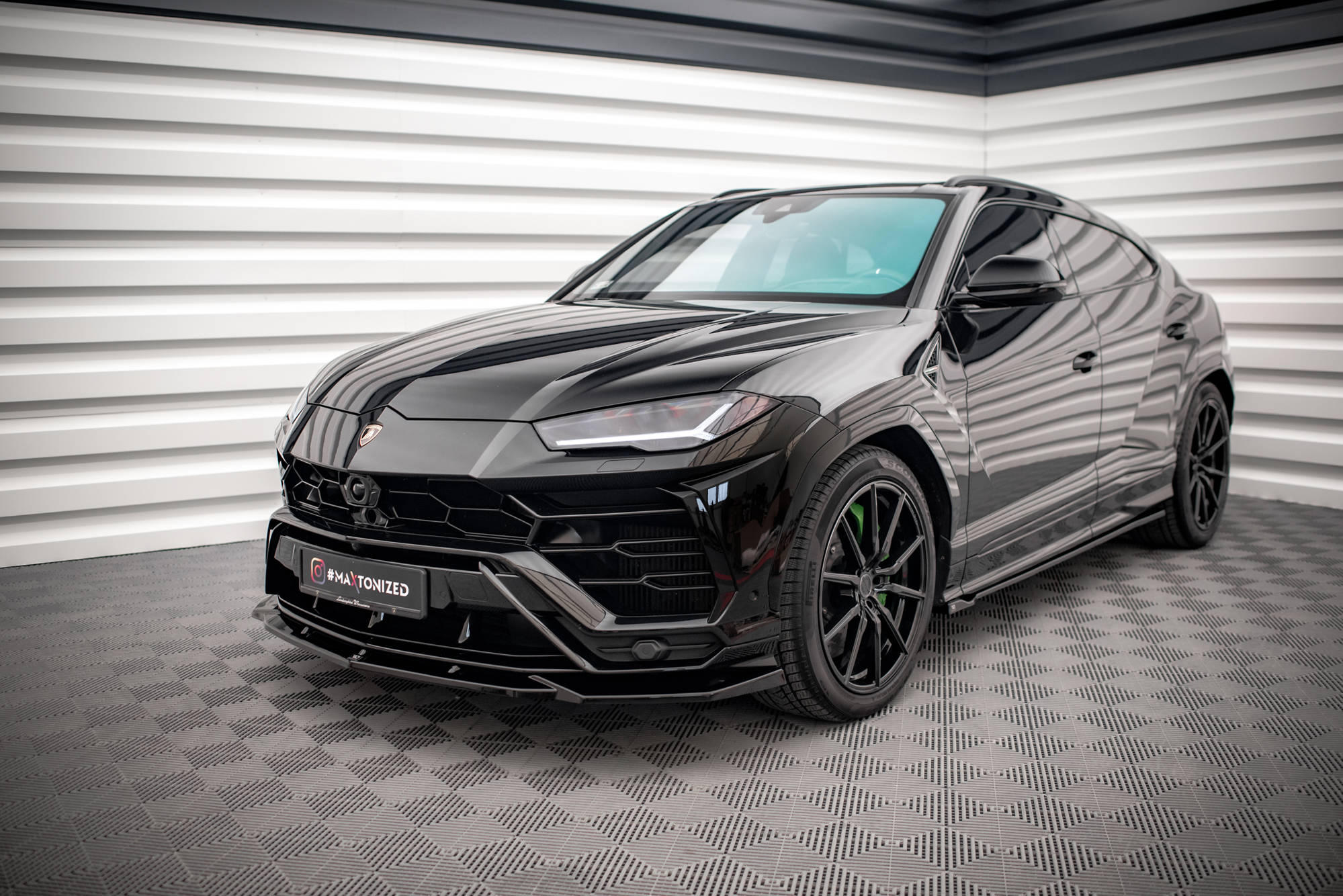 Frontlippe V.2 passend für Lamborghini Urus Mk1 schwarz Hochglanz