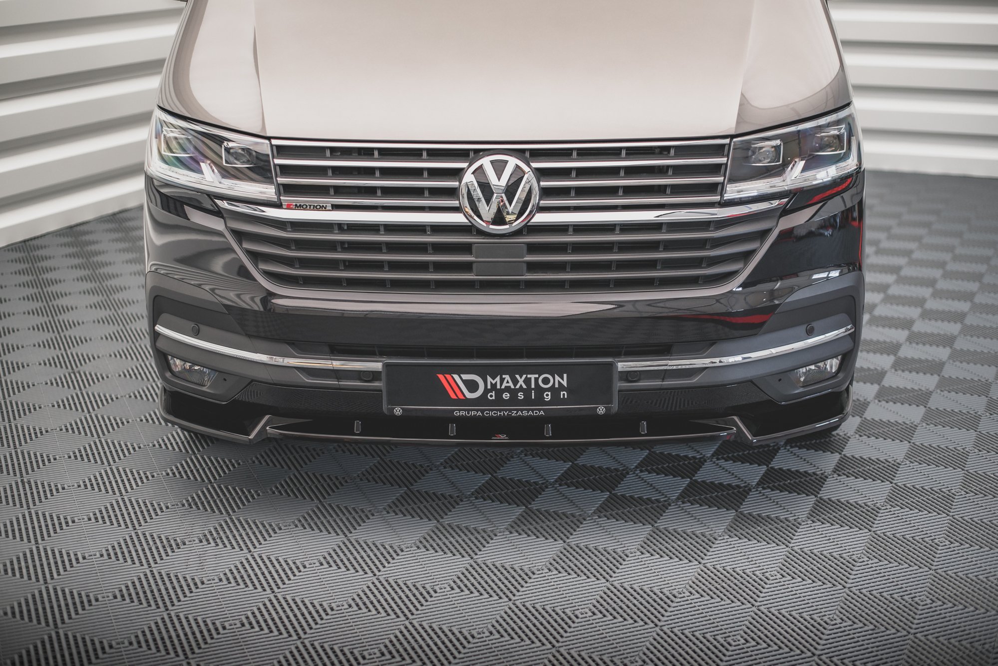 Street+ Spoilerlippe Front Ansatz V.1 passend für VW T6.1 schwarz Hochglanz