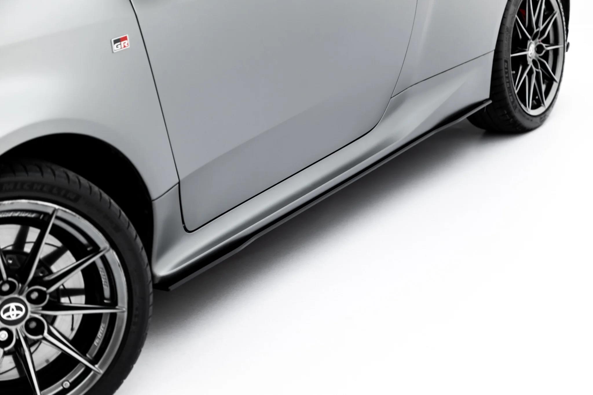 Seitenschweller Ansatz Paar passend für Toyota GR Yaris Mk4 Facelift roter Kern