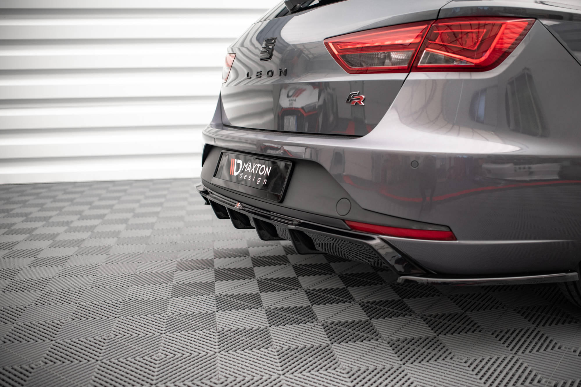 Street+ Heck Ansatz Diffusor passend für Seat Leon FR Sportstourer Mk3 schwarz Hochglanz
