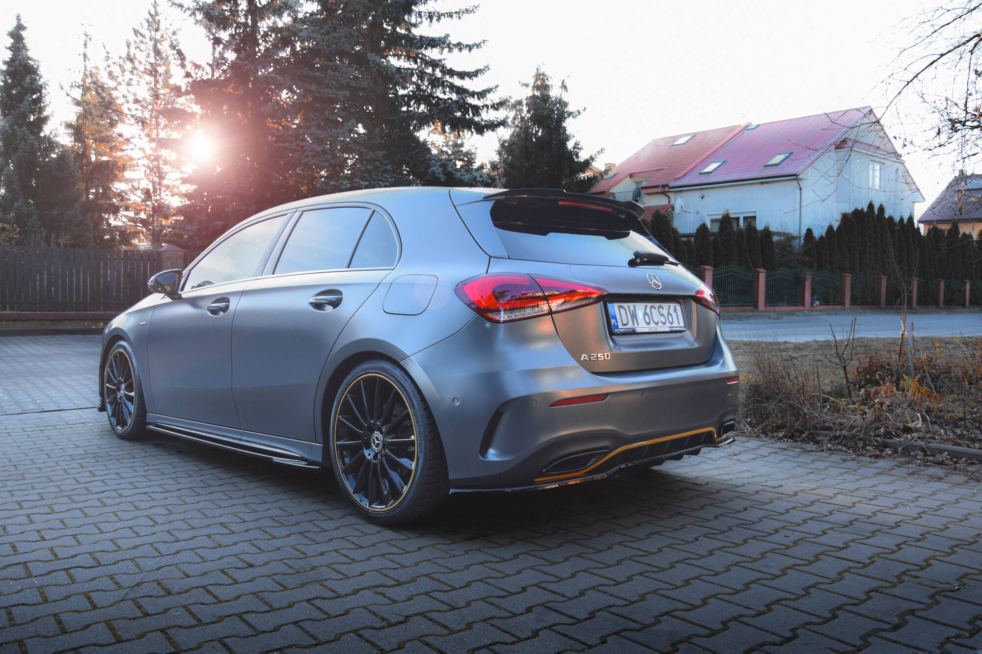 Street+ Mittlerer Diffusor RACE Heck Ansatz passend für Mercedes A Hatchback AMG Line W177 schwarz Hochglanz
