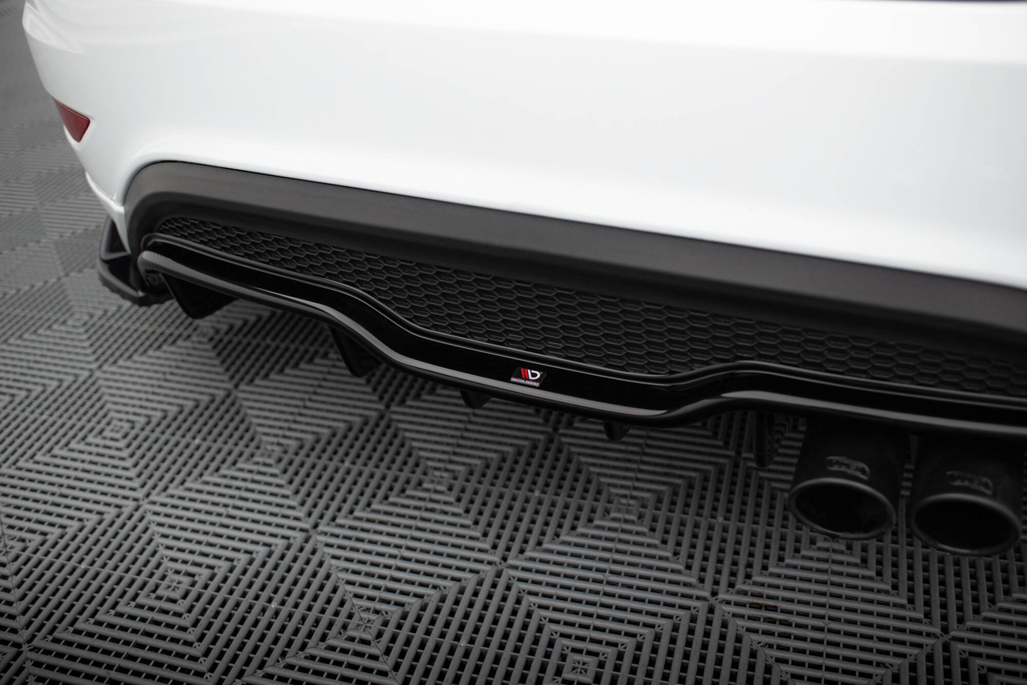 Diffusor Heck Ansatz für Ford Fiesta ST 3-Türige version Mk7 Facelift schwarz Hochglanz