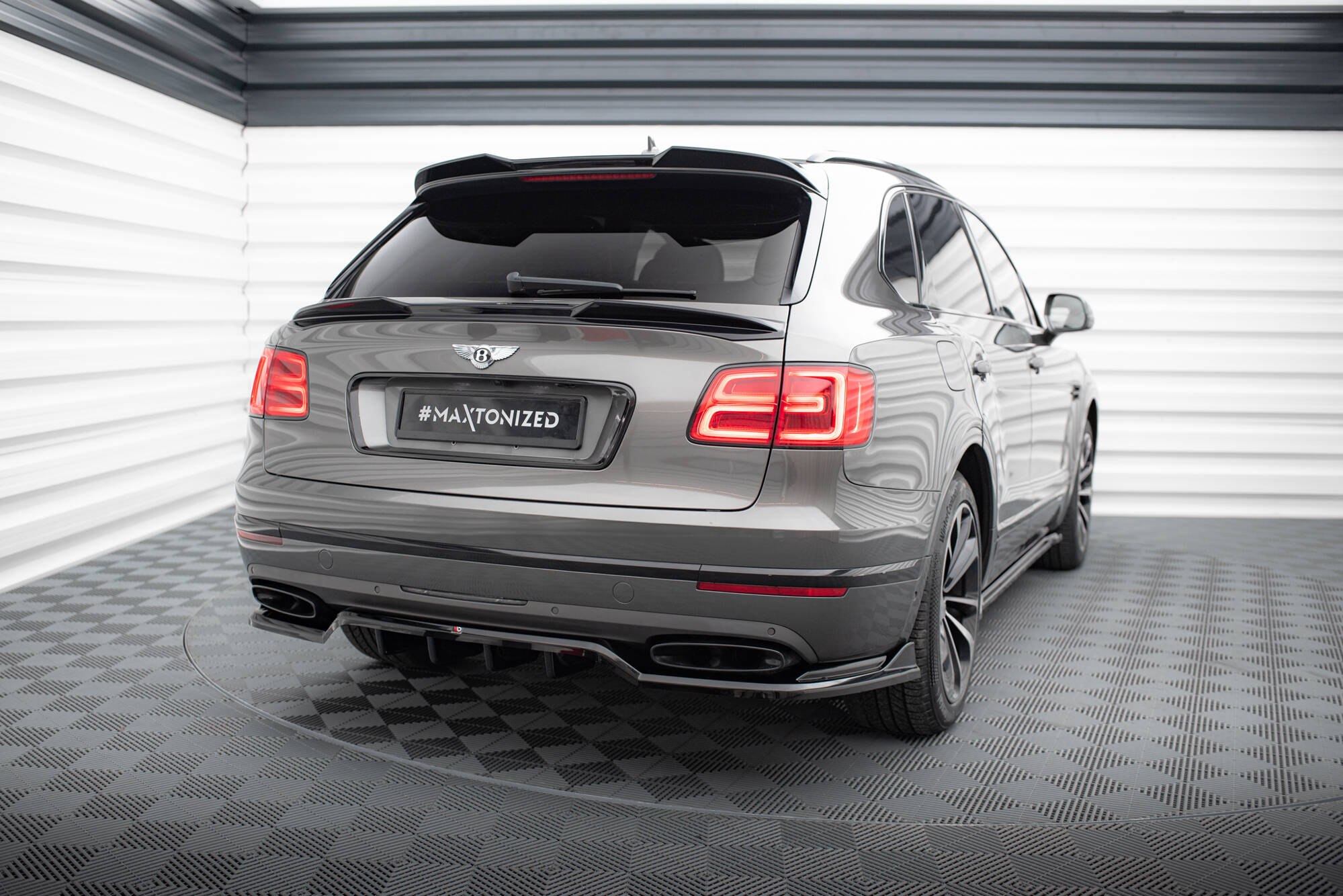 Diffusor Heckansatz passend für Bentley Bentayga Mk1 schwarz Hochglanz