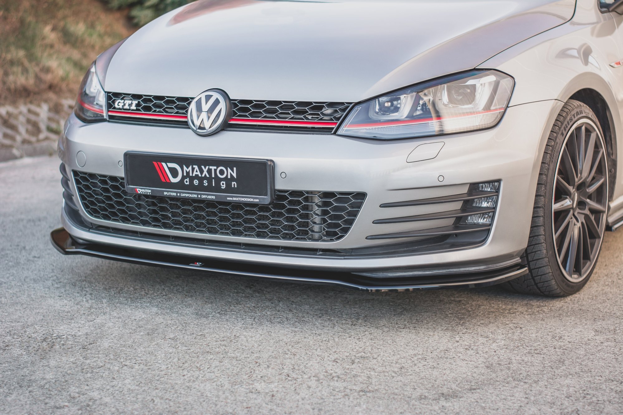Front Ansatz V.2 für VW Golf GTI / GTD Mk7 schwarz Hochglanz