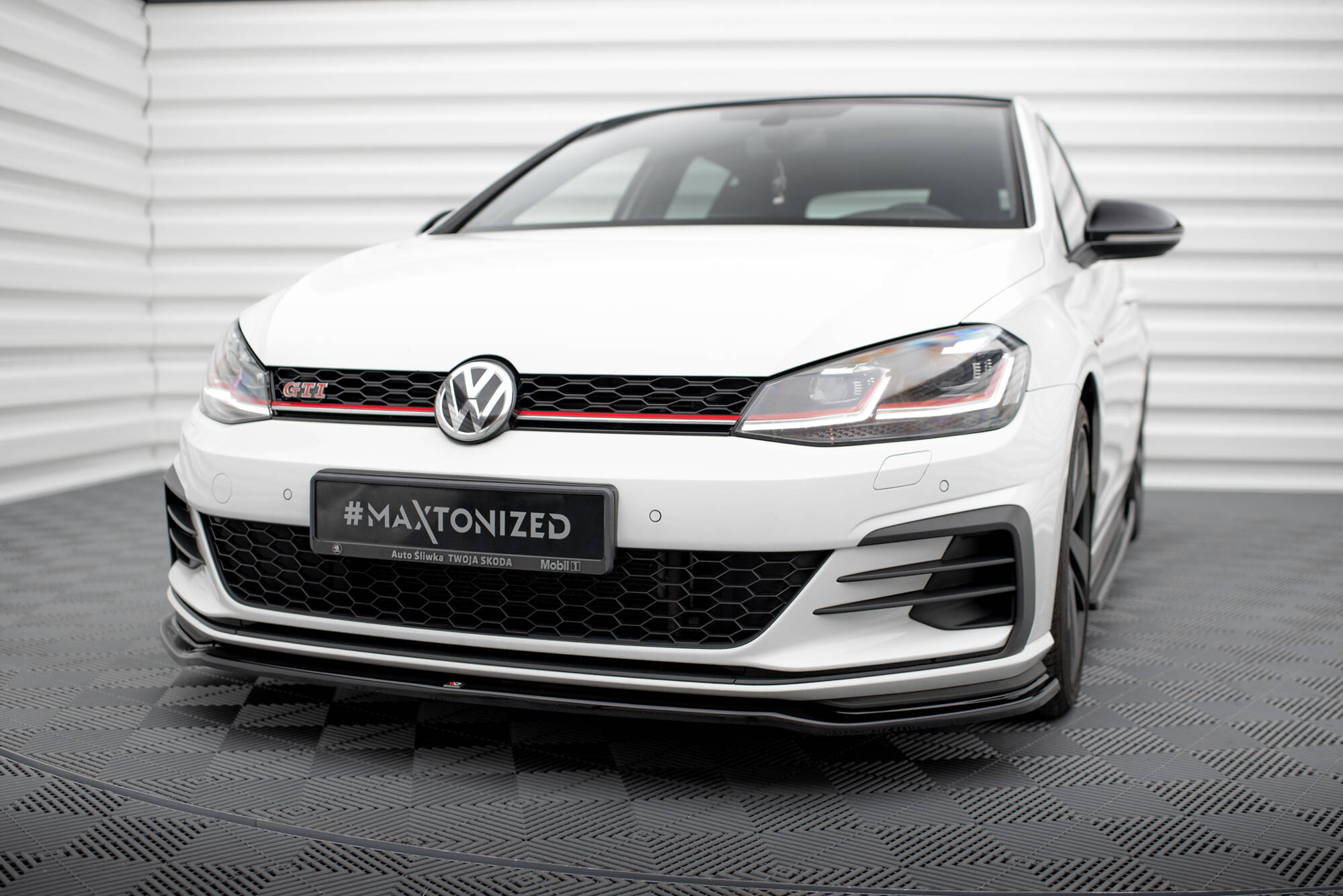 Front Ansatz V.2 für VW Golf GTI / GTD Mk7 Facelift schwarz Hochglanz