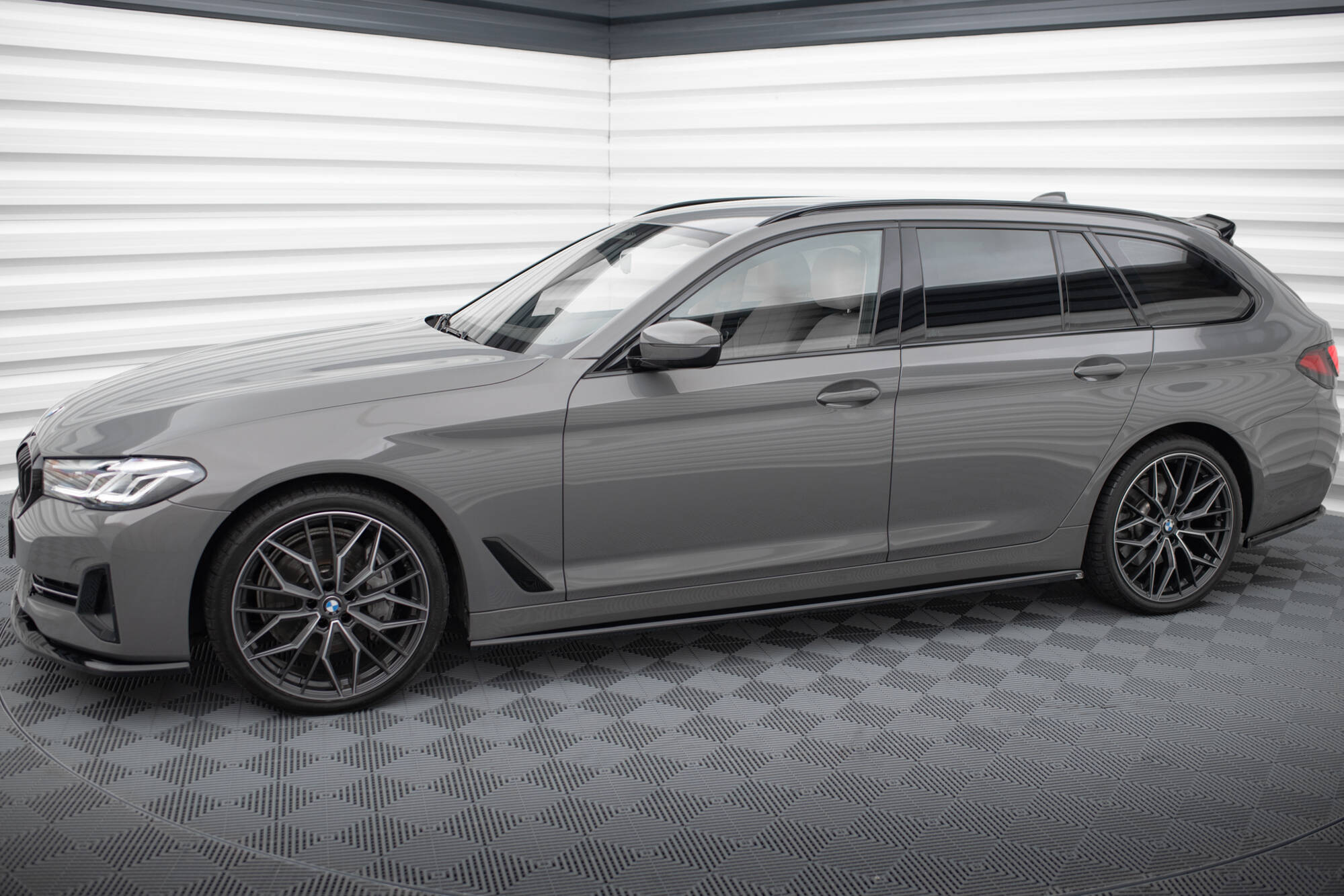 Street+ Seitenschweller Leisten passend für BMW 5er G30 / G31 FL schwarz Hochglanz