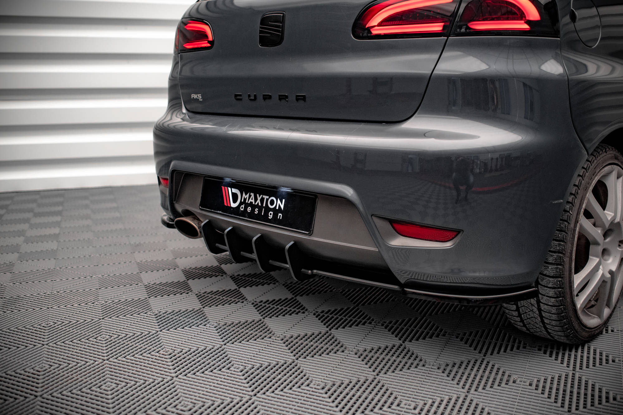 Street Pro Heckschürze Heck Ansatz Diffusor passend für Seat Ibiza CUPRA Mk3 schwarz-rot