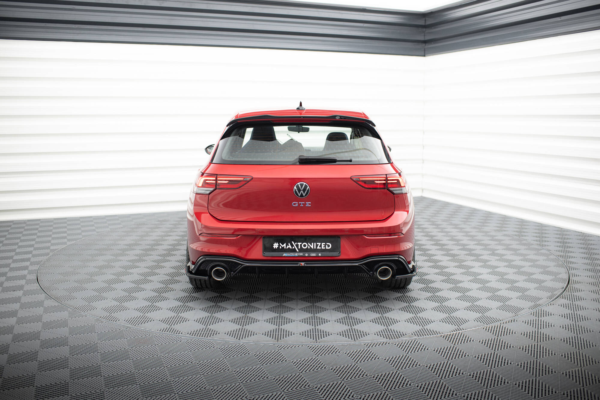 Street+ Heck Ansatz Diffusor + Endrohre schwarz passend für VW Golf GTE / R-Line Mk8 / Mk8 FL schwarz Hochglanz