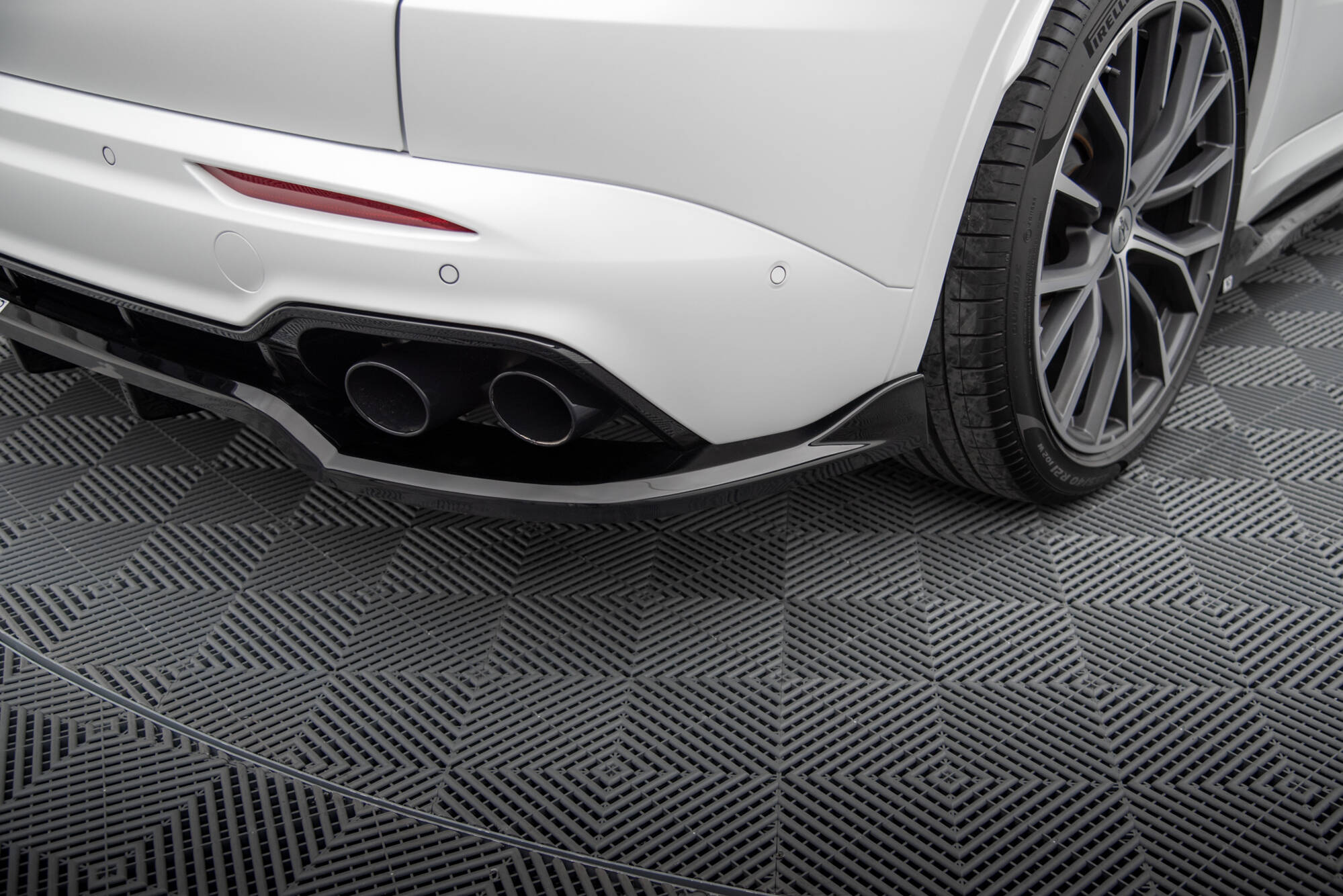Diffusor Heckansatz passend für Maserati Grecale GT / Modena Mk1 schwarz Hochglanz