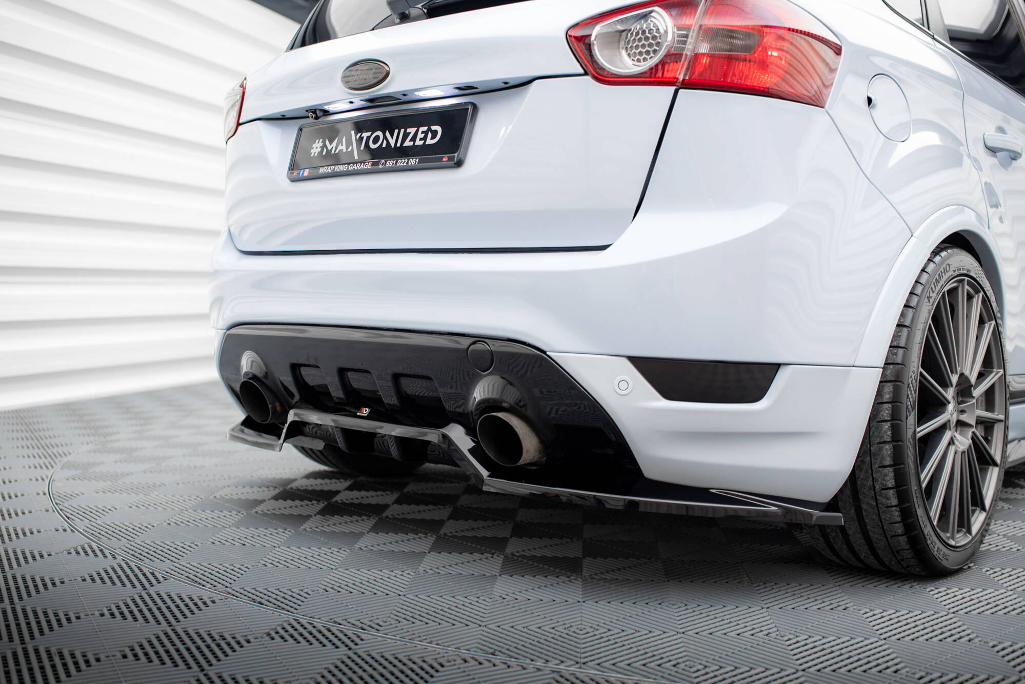 Street+ Mittlerer Diffusor RACE Heck Ansatz passend für Ford Kuga ST Mk1 schwarz Hochglanz
