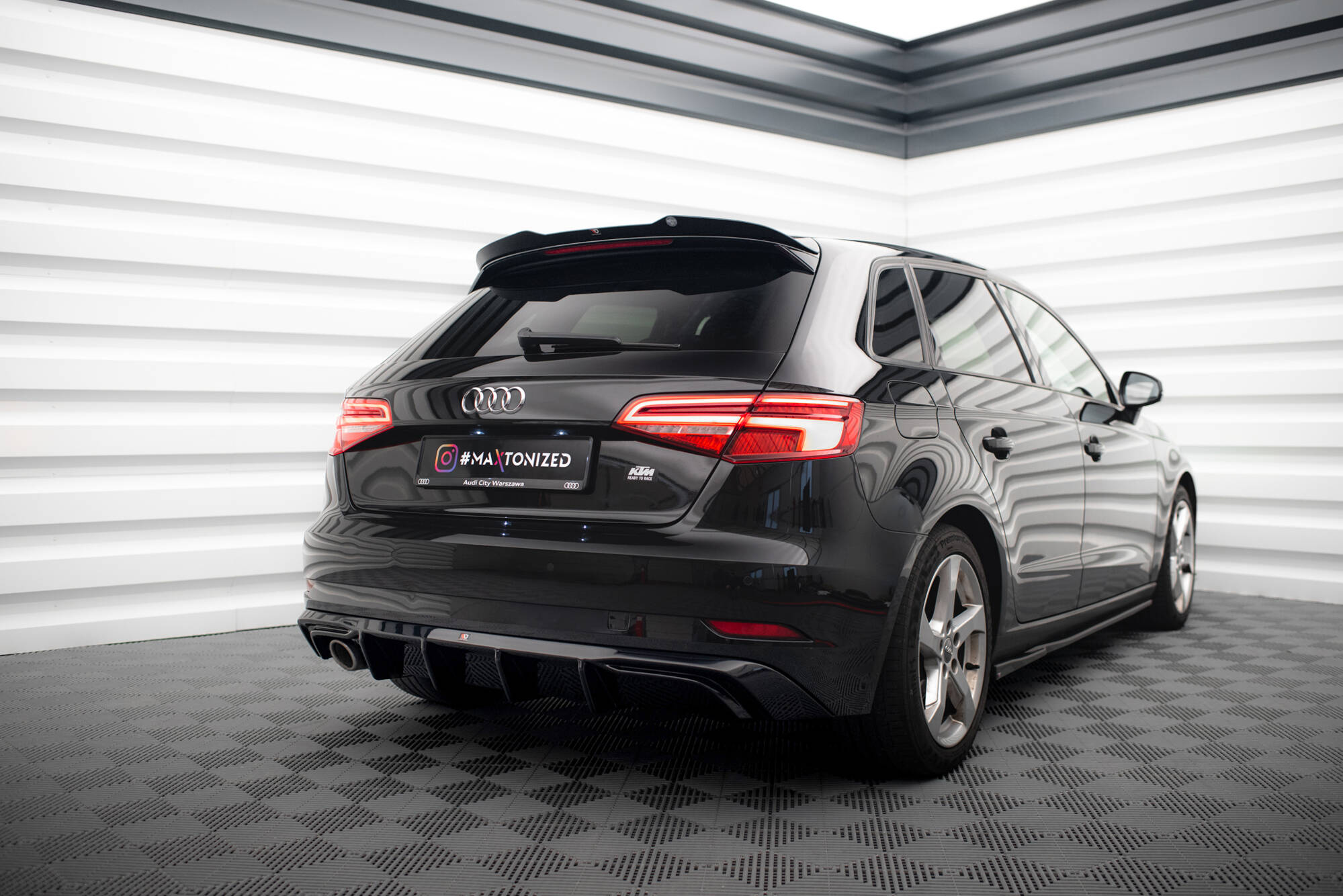 Street+ Heck Ansatz Diffusor passend für Audi A3 Sportback 8V FL Einzelauspuff li. schwarz Hochglanz