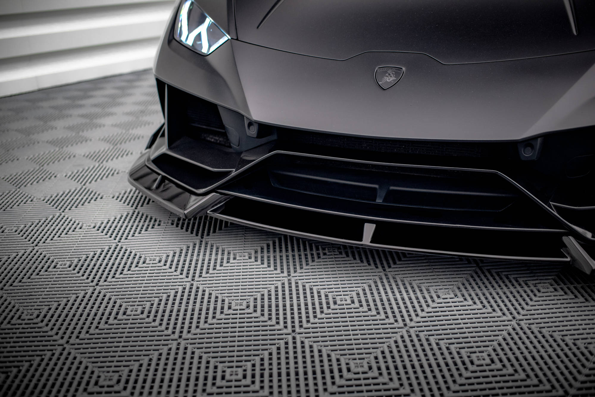 Frontlippe passend für Lamborghini Huracan EVO AWD schwarz Hochglanz