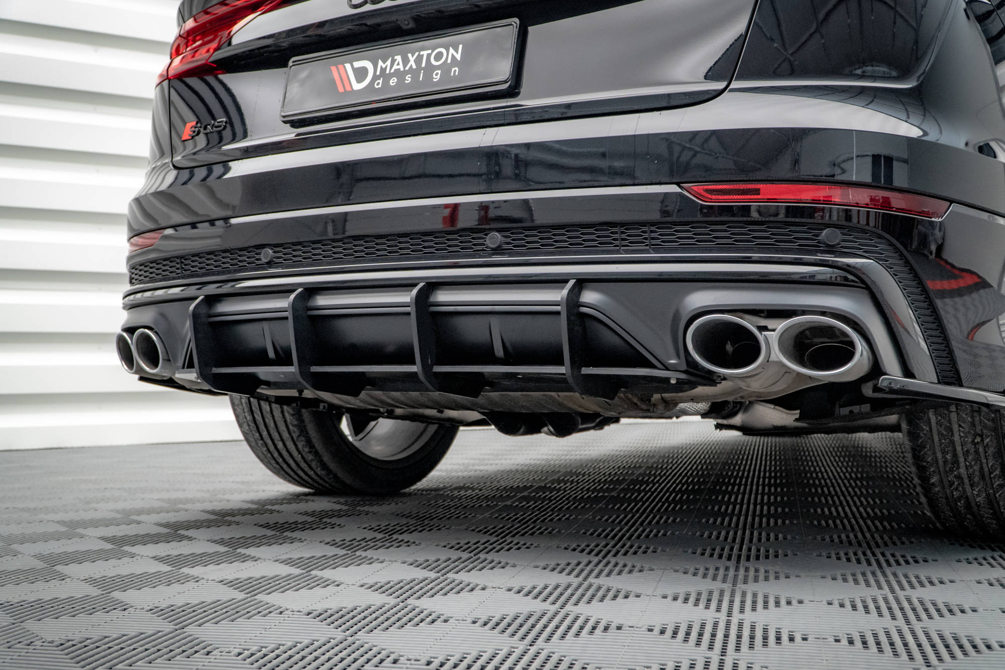 Street Pro Heckschürze Heck Ansatz Diffusor passend für Audi SQ8 / Q8 S-Line Mk1 schwarz-rot
