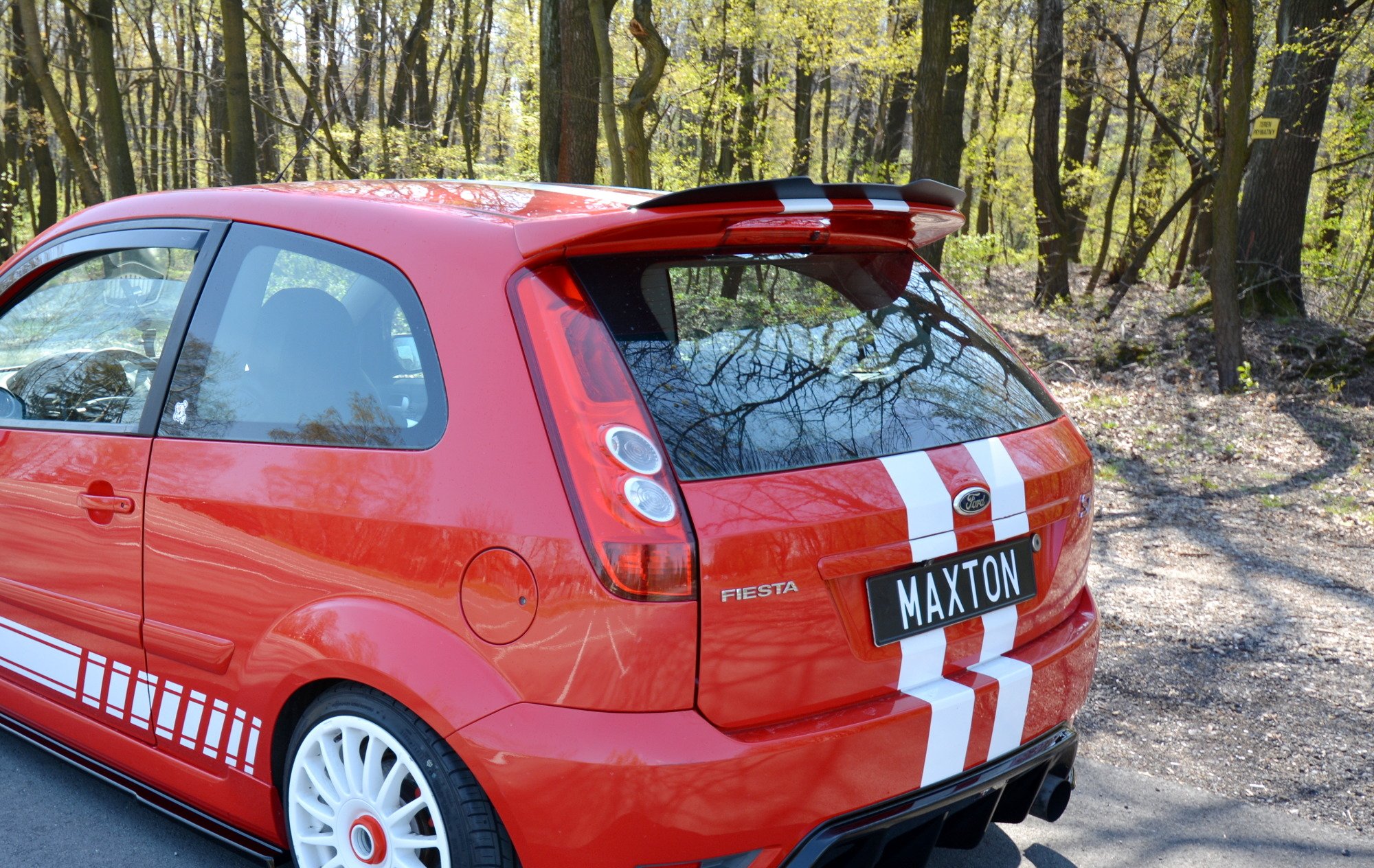 Spoiler CAP V.1 für Ford Fiesta ST Mk6 schwarz Hochglanz