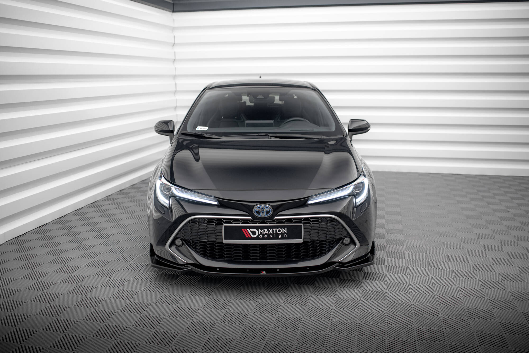 Front Ansatz V.2 für Toyota Corolla XII Touring Sports/ Hatchback schwarz Hochglanz