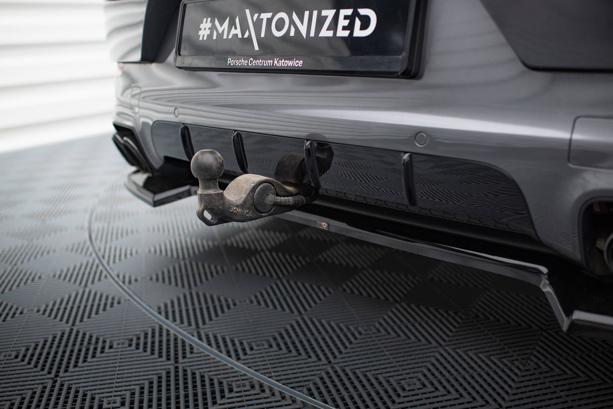 Street+ Mittlerer Diffusor Heck Ansatz passend für Porsche Cayenne SUV / Coupe Mk3 FL schwarz Hochglanz