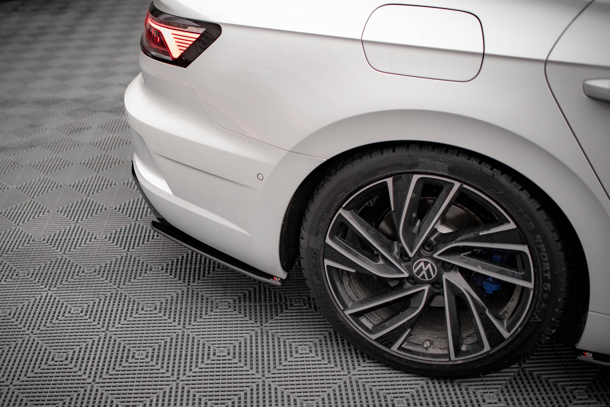 Street Pro Heck Ansatz Flaps passend für VW Arteon R rot
