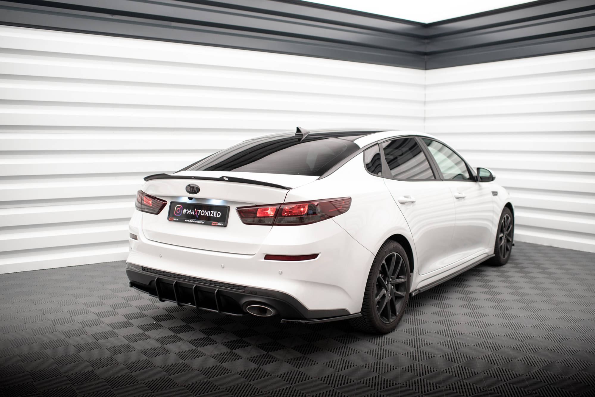 Street+ Heck Ansatz Flaps V.2 passend für Kia Optima Mk4 FL schwarz Hochglanz