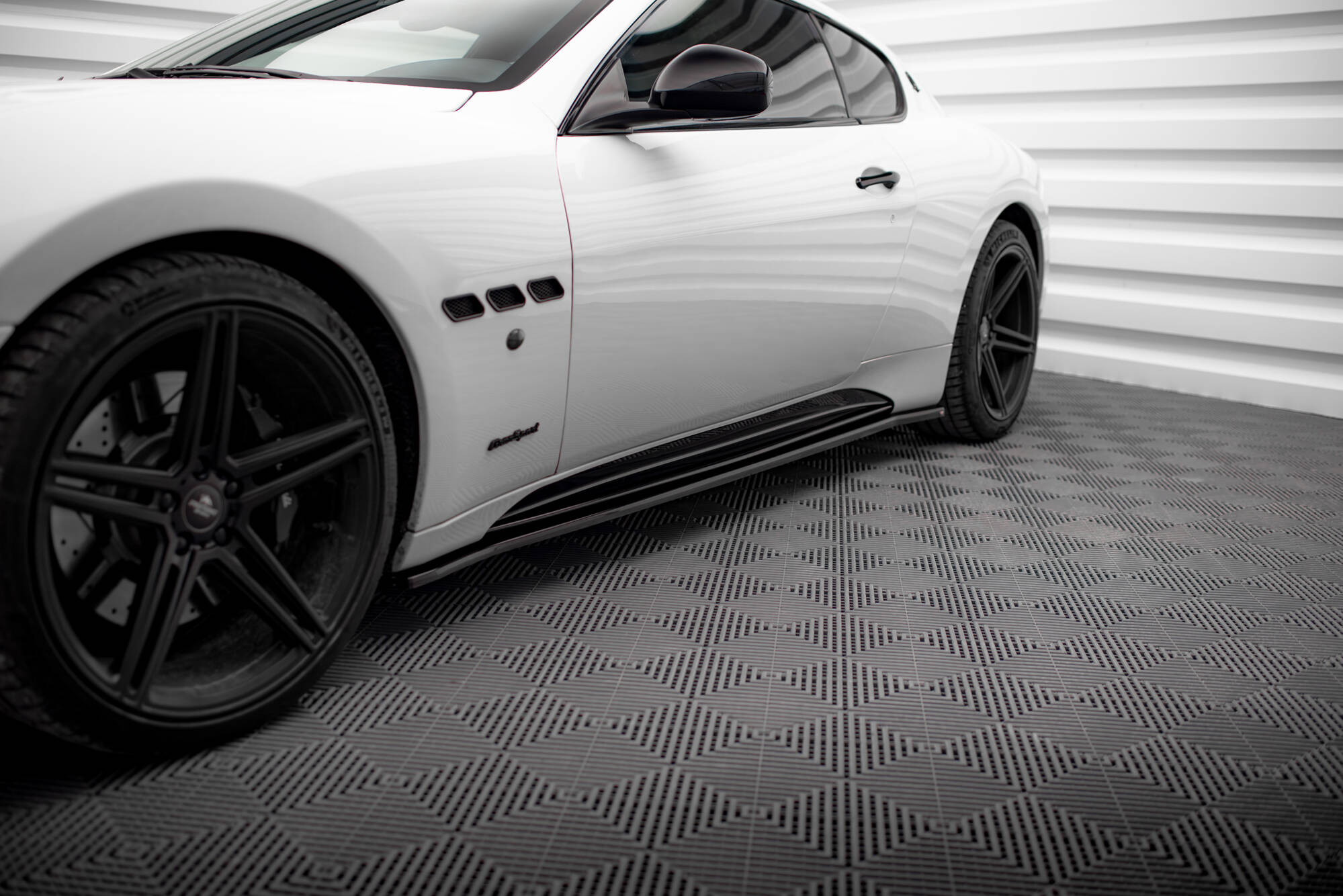 Seitenschweller Ansatz Paar passend für Maserati Granturismo S Mk1 schwarz Hochglanz