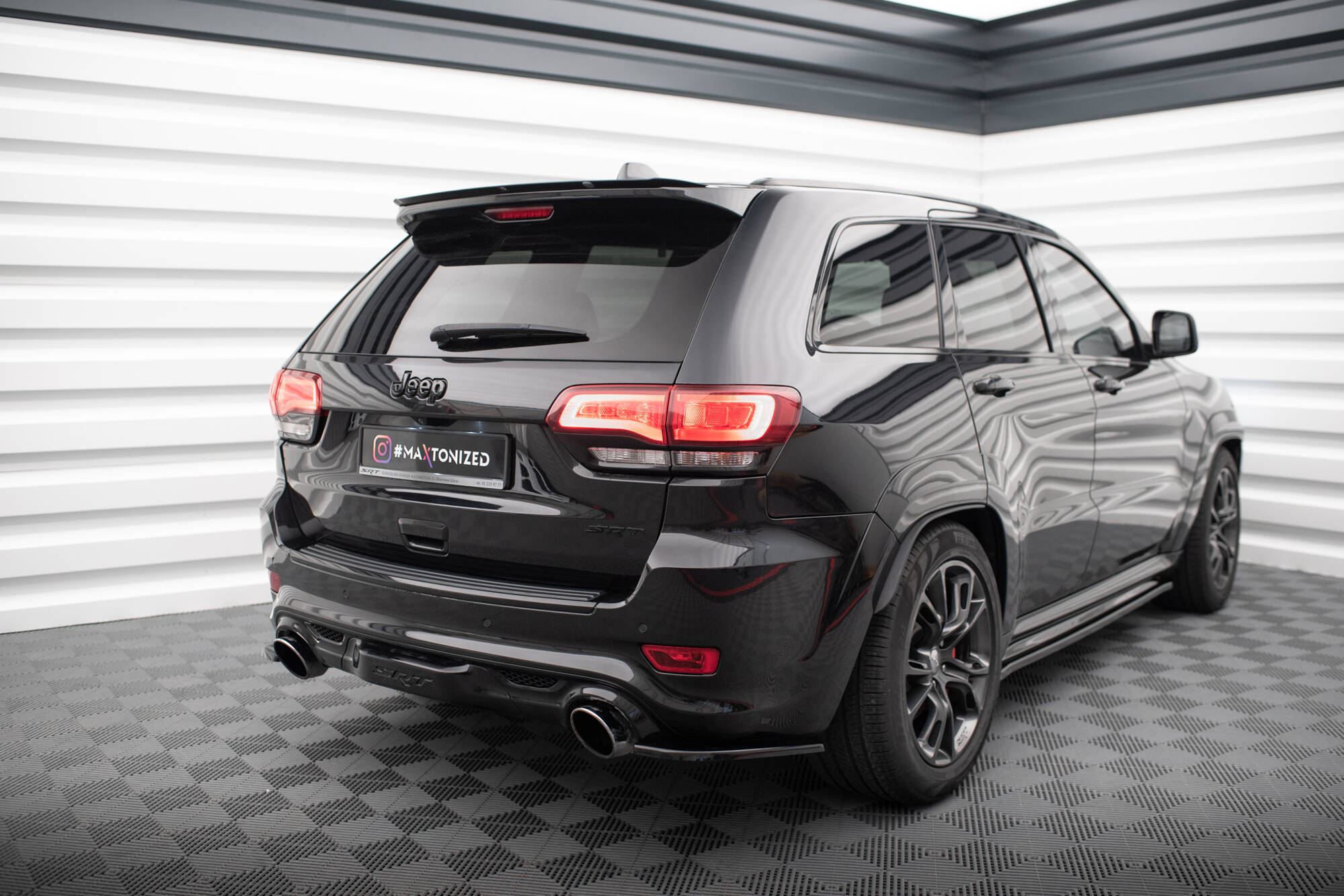 Spoiler CAP für Jeep Grand Cherokee WK2 Summit Facelift schwarz Hochglanz