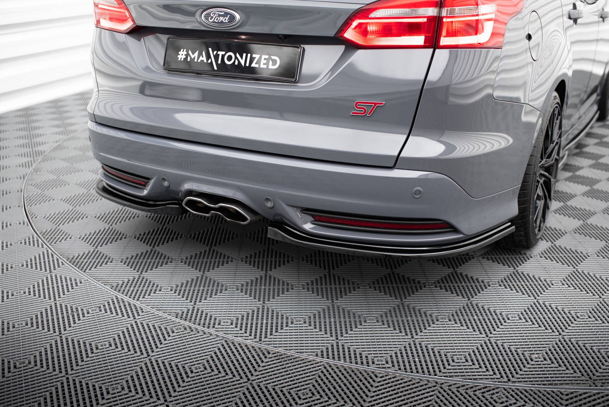 Heck Ansatz Flaps Diffusor für Ford Focus ST Kombi Mk3 / Mk3 Facelift schwarz Hochglanz