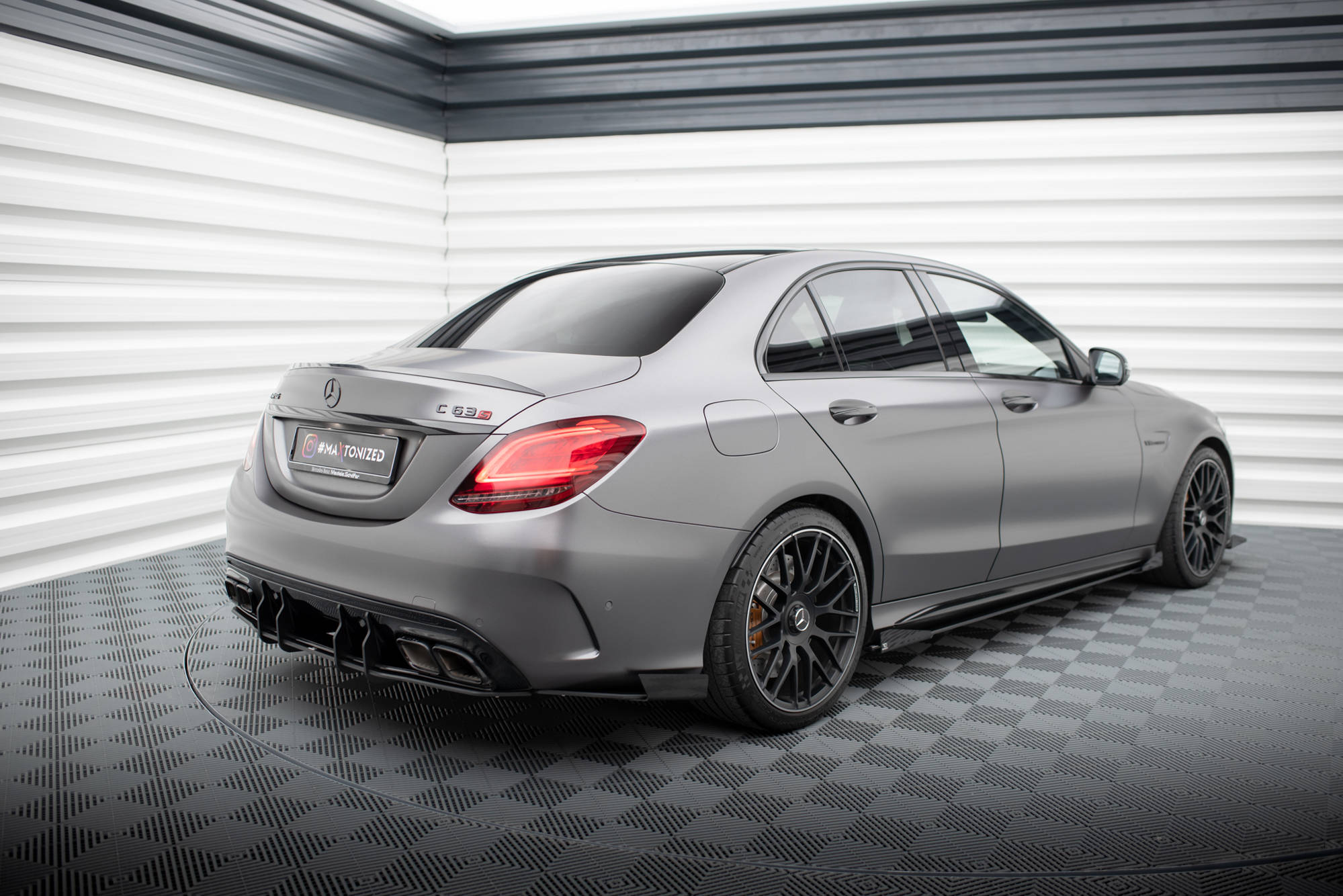 Hintere Seiten Flaps passend für Mercedes-AMG C63 Limousine / Kombi W205 FL schwarz Hochglanz