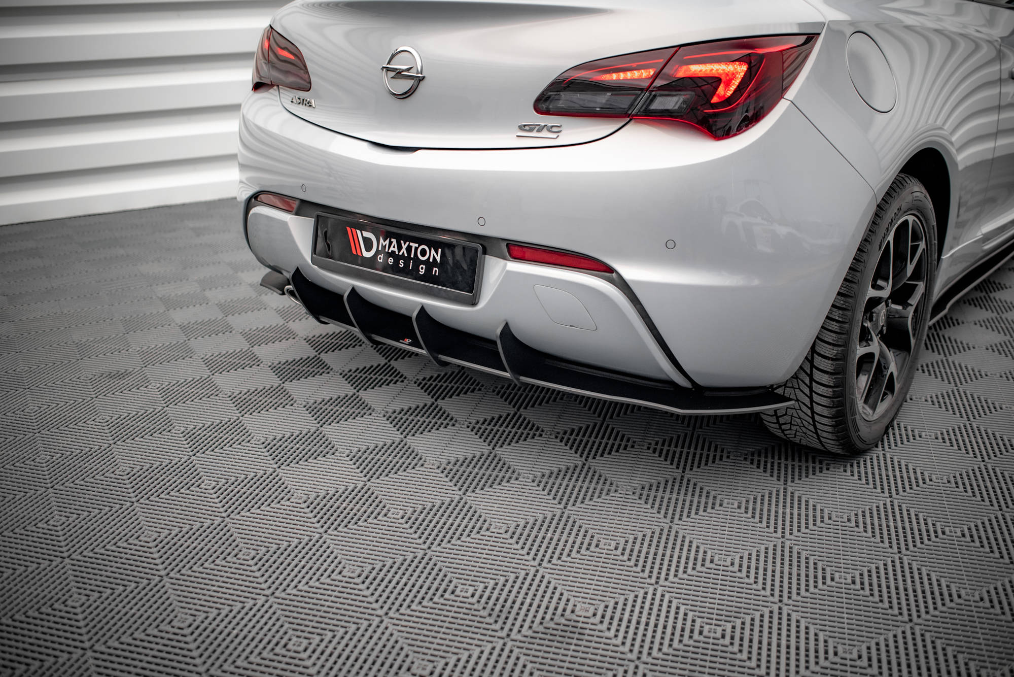 Street Pro Heckschürze Heck Ansatz Diffusor passend für Opel Astra GTC OPC-Line J rot