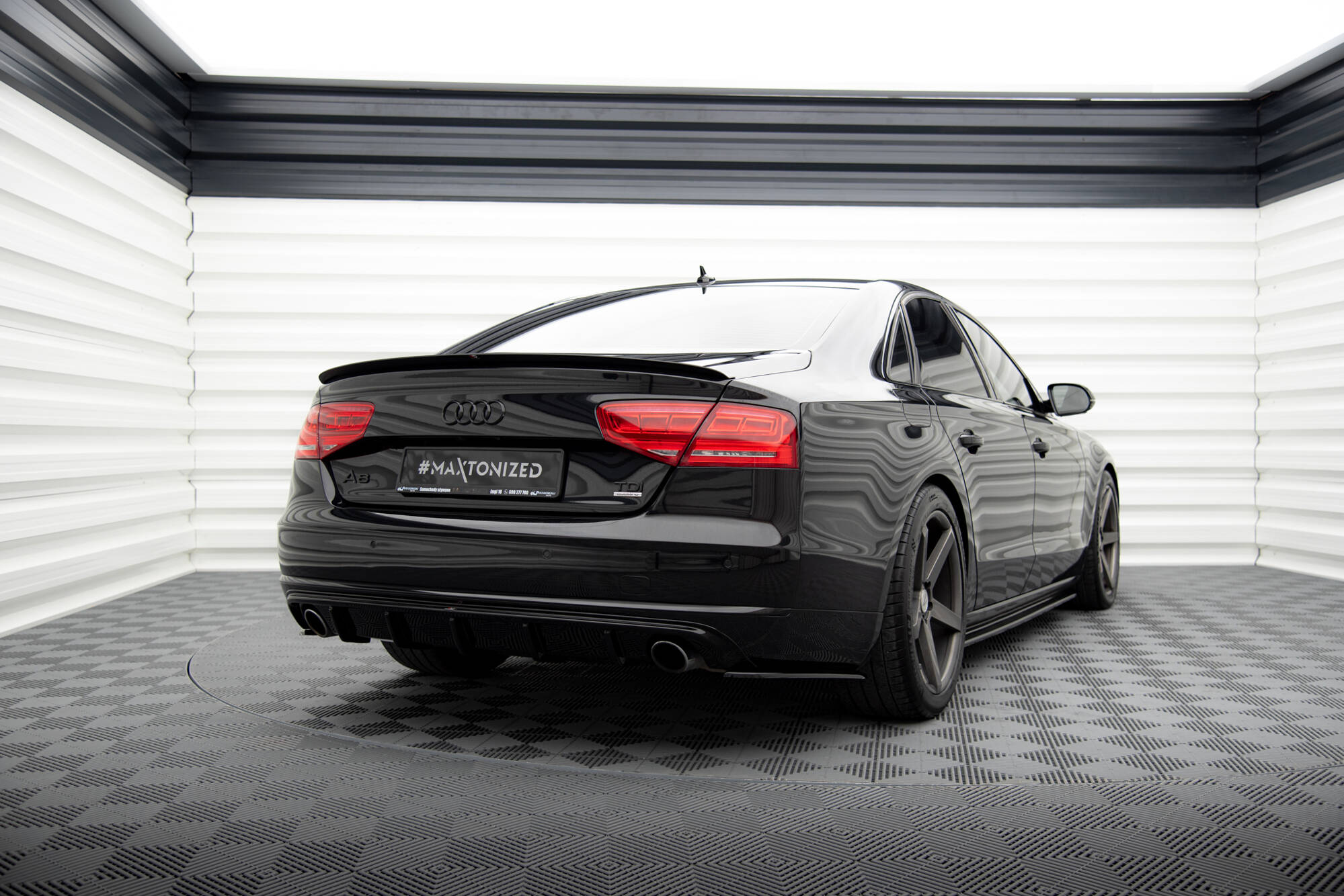 Heck Ansatz Flaps Diffusor für Audi A8 D4 schwarz Hochglanz