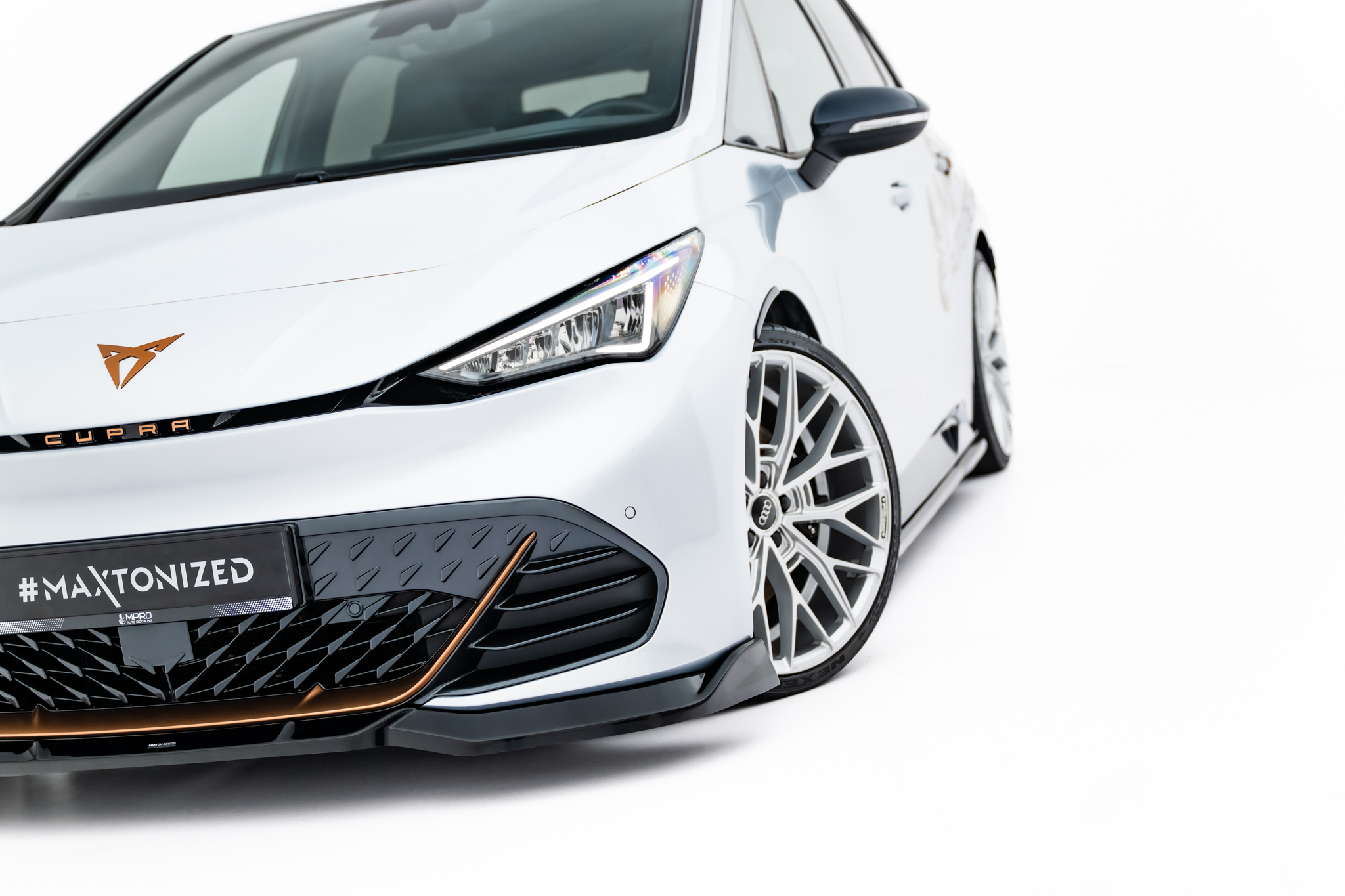 Frontlippe V.2 passend für CUPRA Born Mk1 schwarz Hochglanz