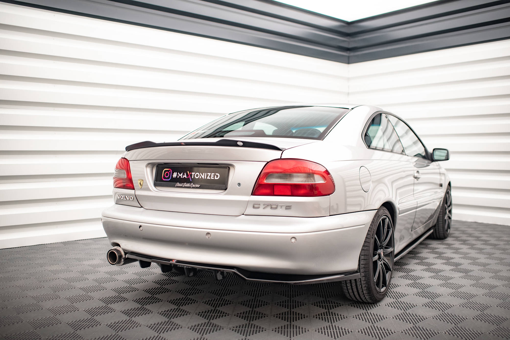 Street+ Mittlerer Diffusor RACE Heck Ansatz passend für Volvo C70 Mk1 schwarz Hochglanz