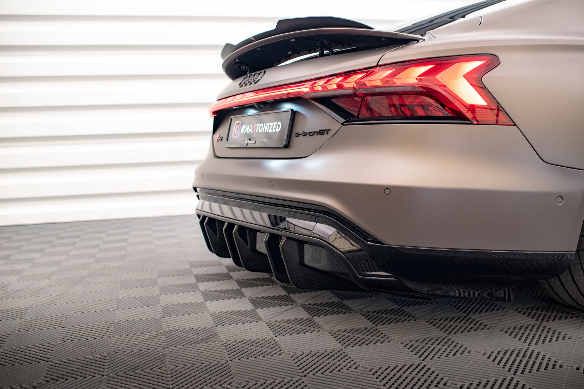Street+ Heck Ansatz Diffusor passend für Audi e-Tron GT / RS GT Mk1 schwarz Hochglanz