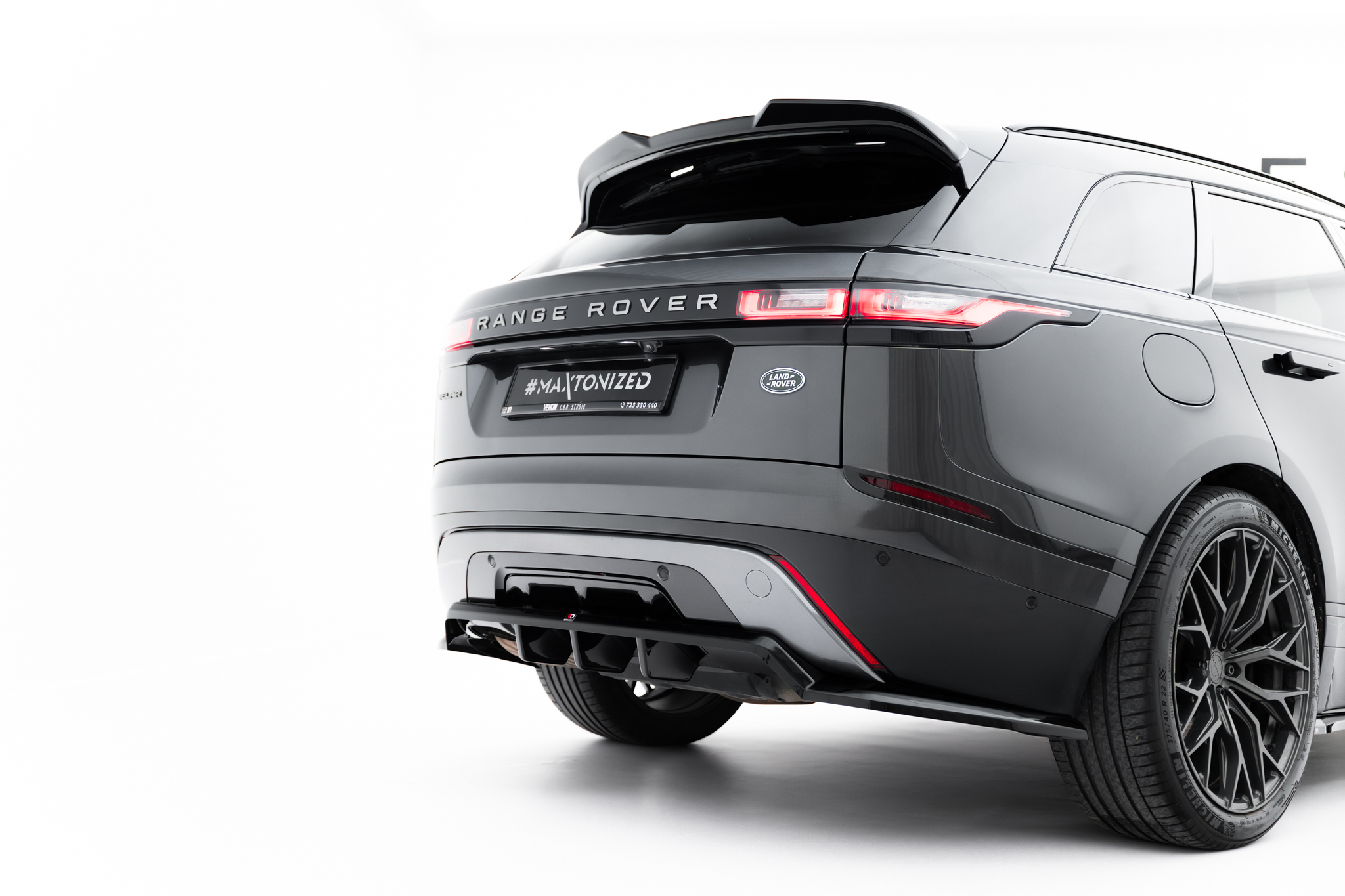 Street+ Mittlerer Diffusor RACE Heck Ansatz V.2 passend für Land Rover Range Rover Velar R-Dynamic Mk1 schwarz Hochglanz