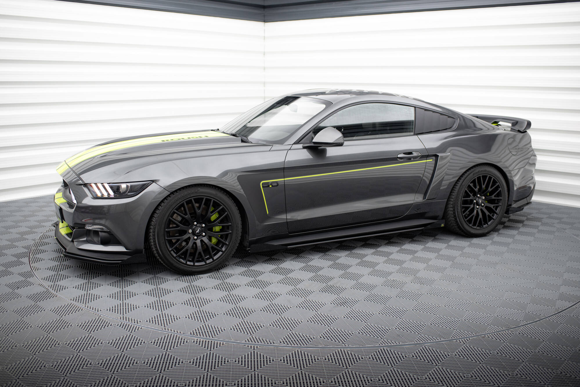 Seitenschweller Flaps passend für Ford Mustang GT Mk6 schwarz Hochglanz