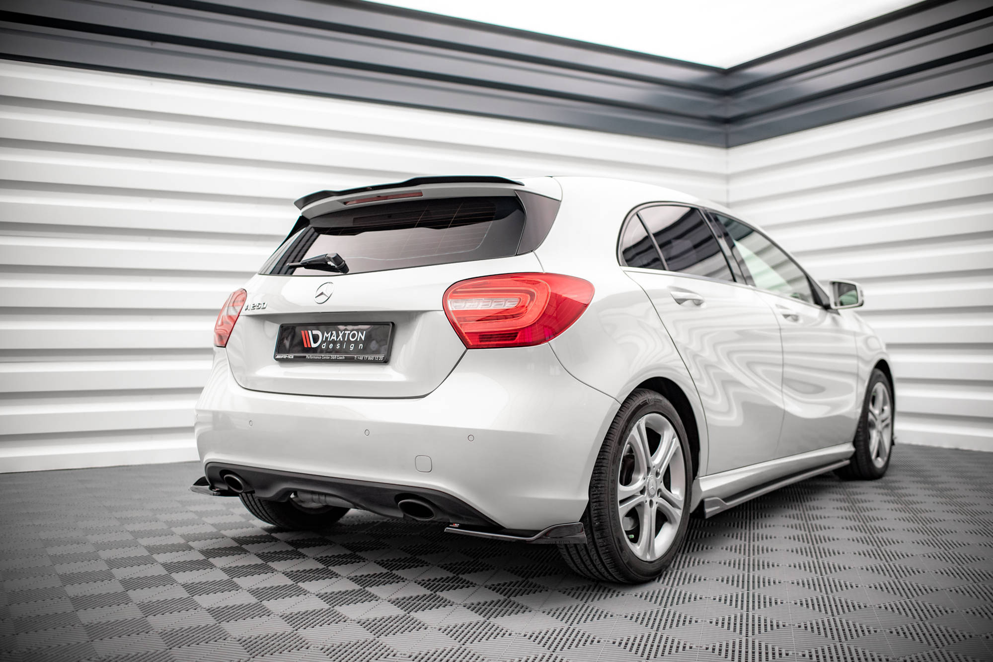 Street+ Heck Ansatz Flaps V.1 passend für Mercedes A W176 schwarz Hochglanz