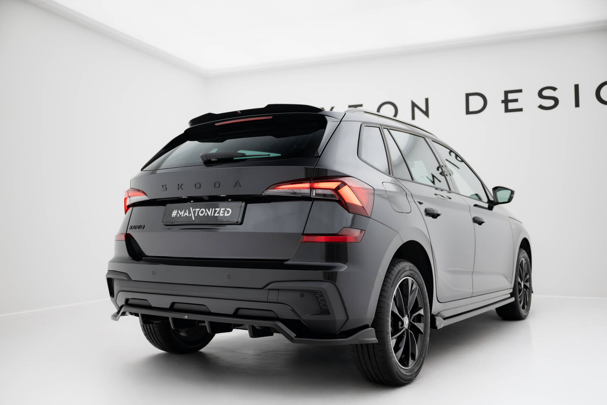 Heck Spoiler Aufsatz Abrisskante passend für Skoda Kamiq Mk1 schwarz Hochglanz