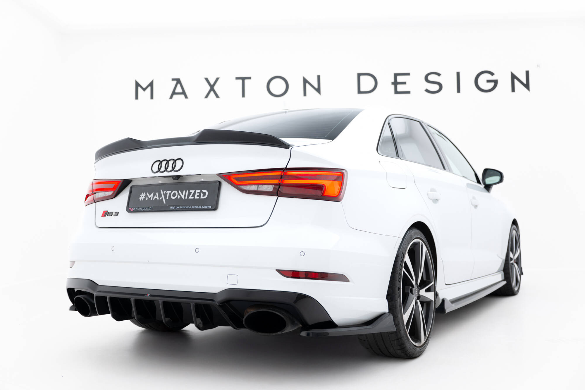 Street+ Heck Ansatz Diffusor V.2 passend für Audi RS3 Limousine 8V FL schwarz Hochglanz