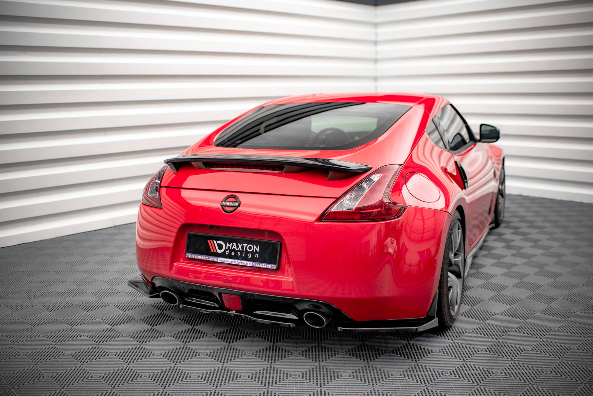 Street+ Mittlerer Diffusor Heck Ansatz V.2 passend für Nissan 370Z schwarz Hochglanz