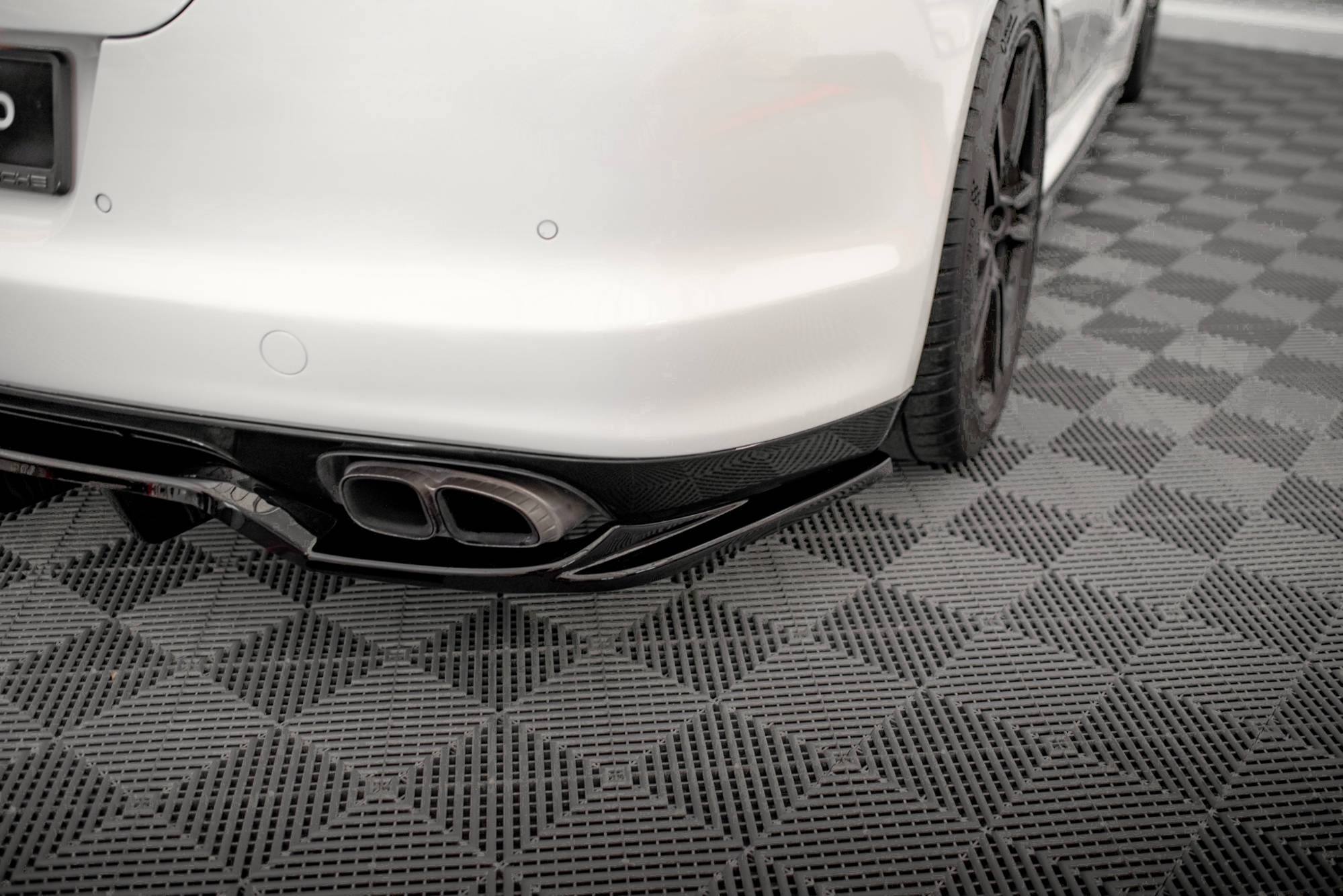 Street+ Mittlerer Diffusor RACE Heck Ansatz passend für Porsche Panamera Turbo 970 schwarz Hochglanz