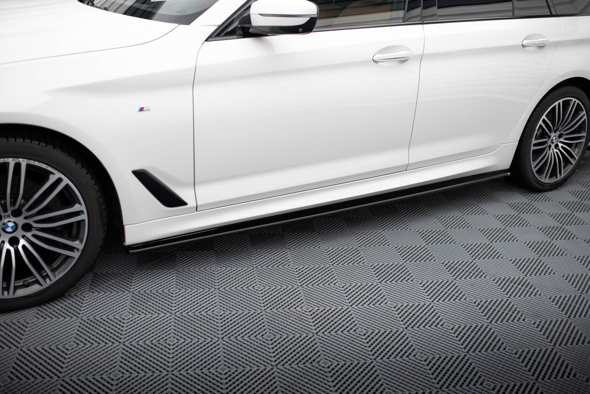 Seitenschweller Ansatz für BMW 5er M-Paket / M550d / M550i G30/ G31 schwarz Hochglanz