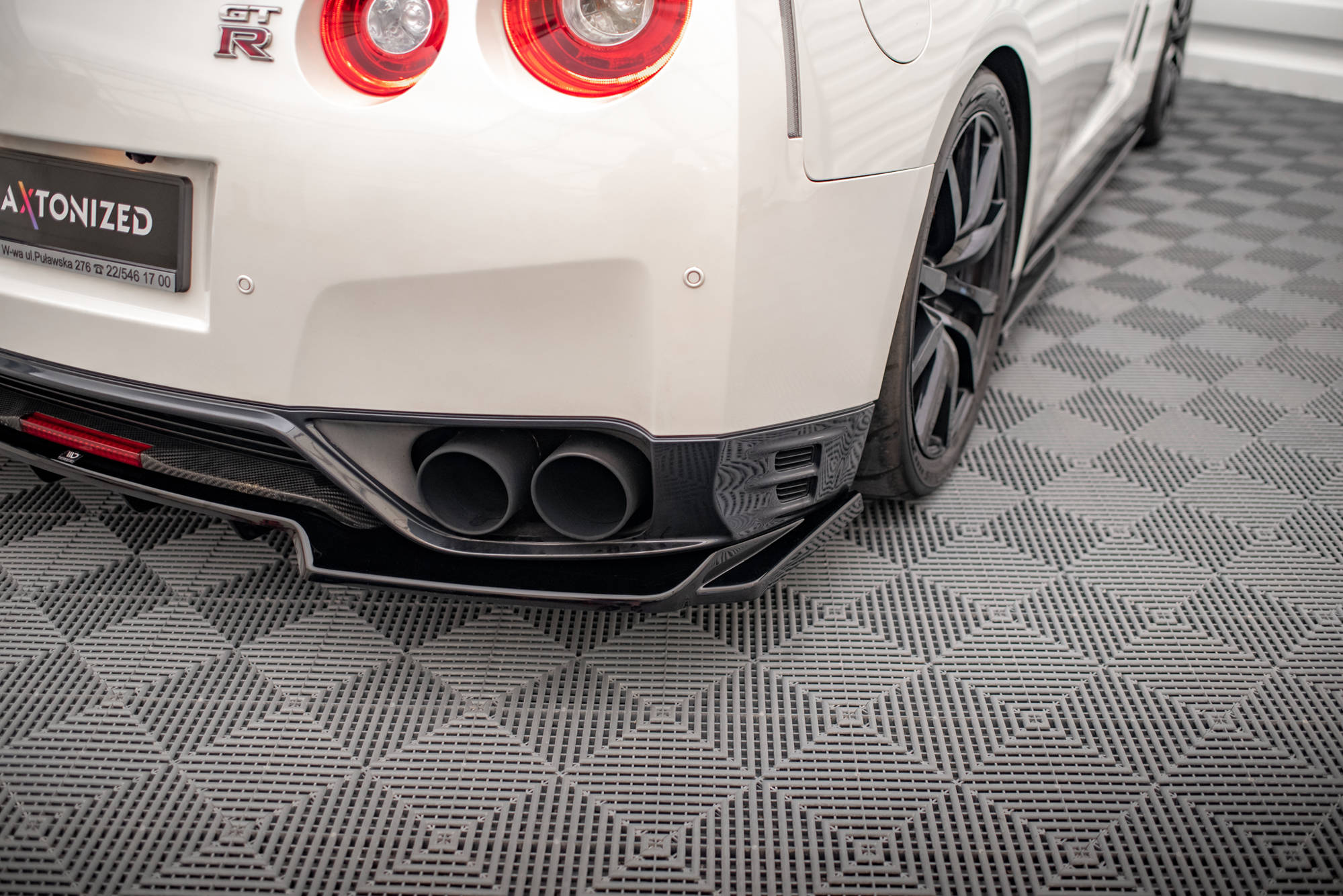 Street+ Mittlerer Diffusor RACE Heck Ansatz passend für Nissan GTR R35 FL schwarz Hochglanz