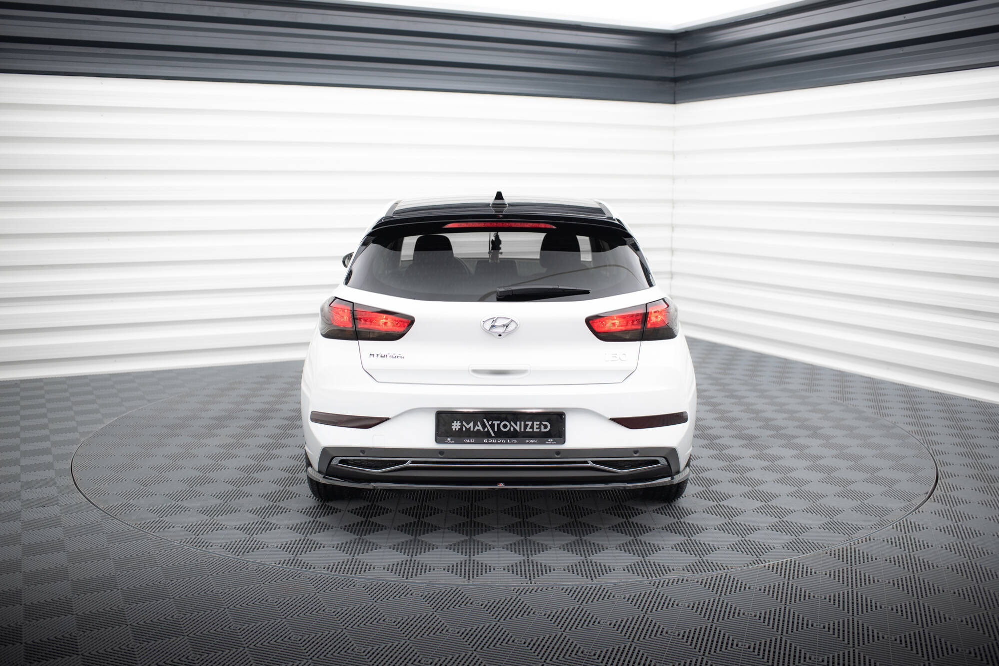 Street+ Mittlerer Diffusor Heck Ansatz passend für Hyundai I30 Mk3 FL schwarz Hochglanz