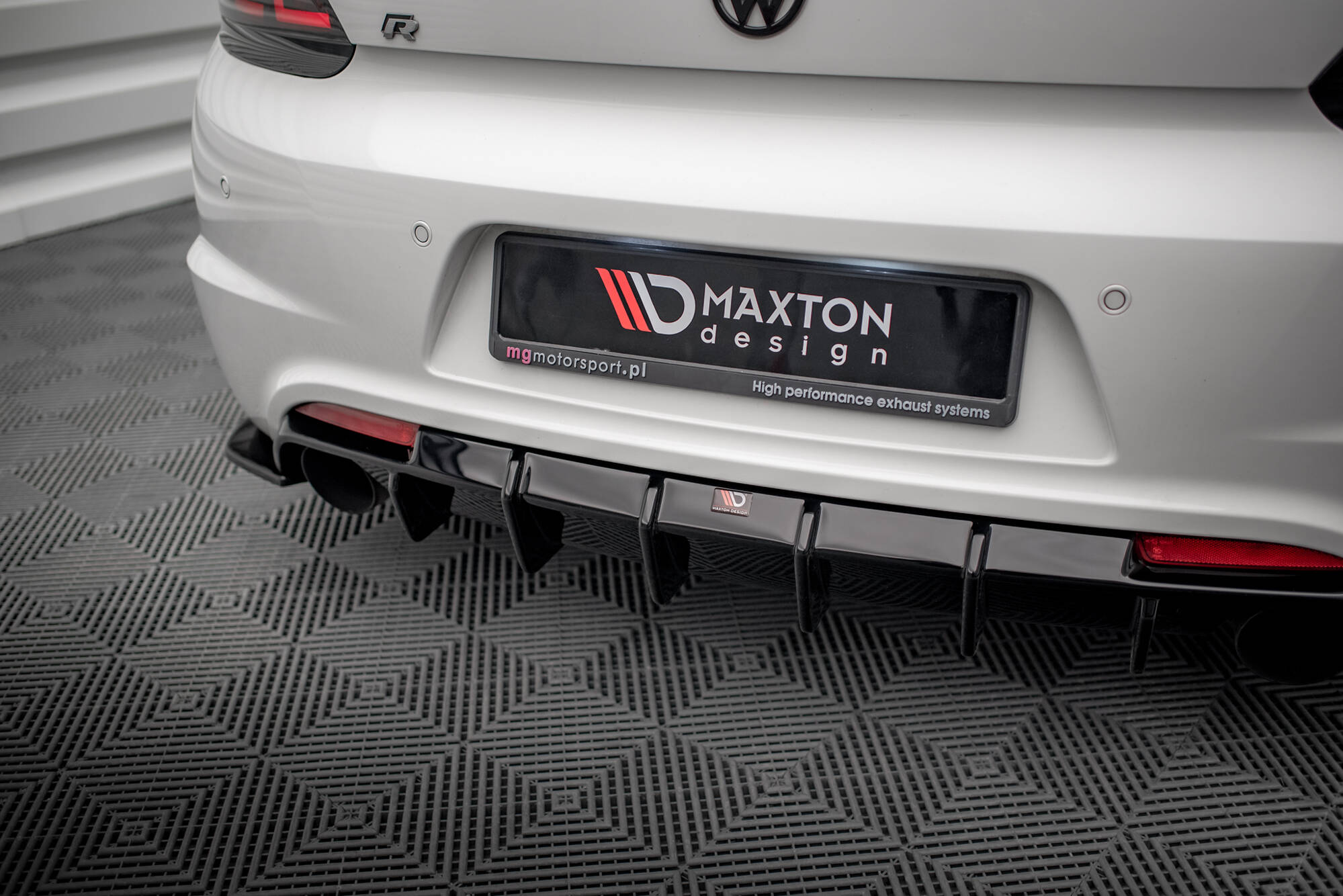 Street+ Heck Ansatz Diffusor V.1 passend für VW Scirocco R Mk3 schwarz Hochglanz