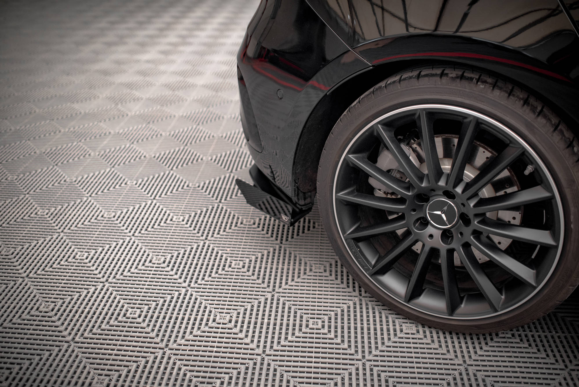 Hintere Seiten Flaps passend für Mercedes A35 AMG Hatchback Aero Pack W177 schwarz Hochglanz