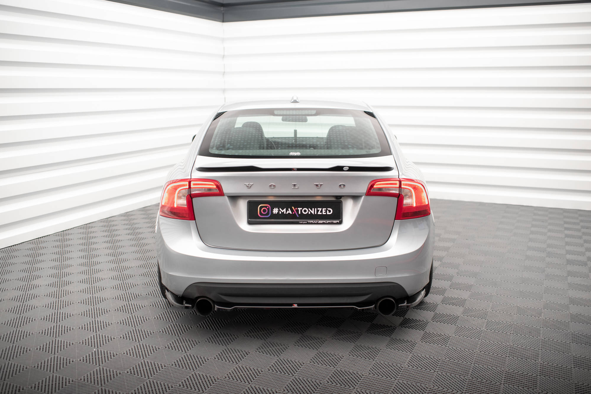Street+ Mittlerer Diffusor Heck Ansatz passend für Volvo S60 R-Design Mk2 schwarz Hochglanz