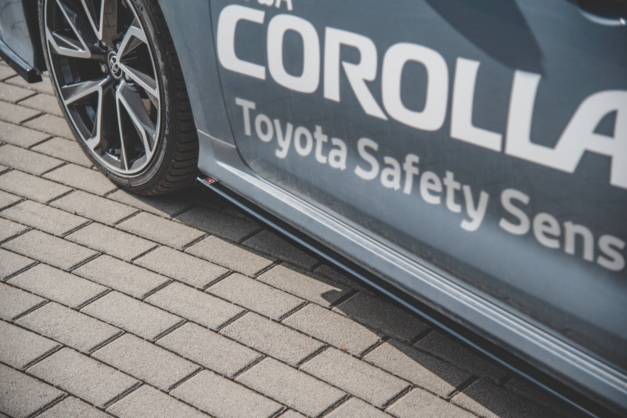 Seitenschweller Ansatz für Toyota Corolla XII Limousine schwarz Hochglanz