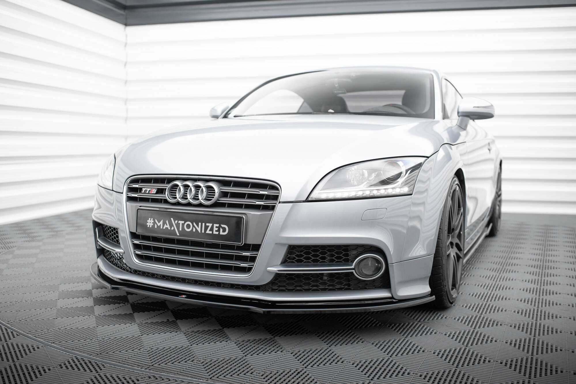 Front Ansatz V.1 für Audi TT S / TT S-Line 8J Facelift schwarz Hochglanz