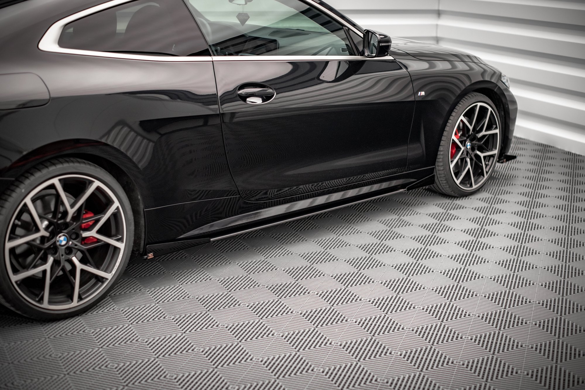 Street Pro Seitenschweller Leisten + Flaps passend für BMW 4er M-Paket / M440i G22 / G23 / G22 FL / G23 FL schwarz Hochglanz