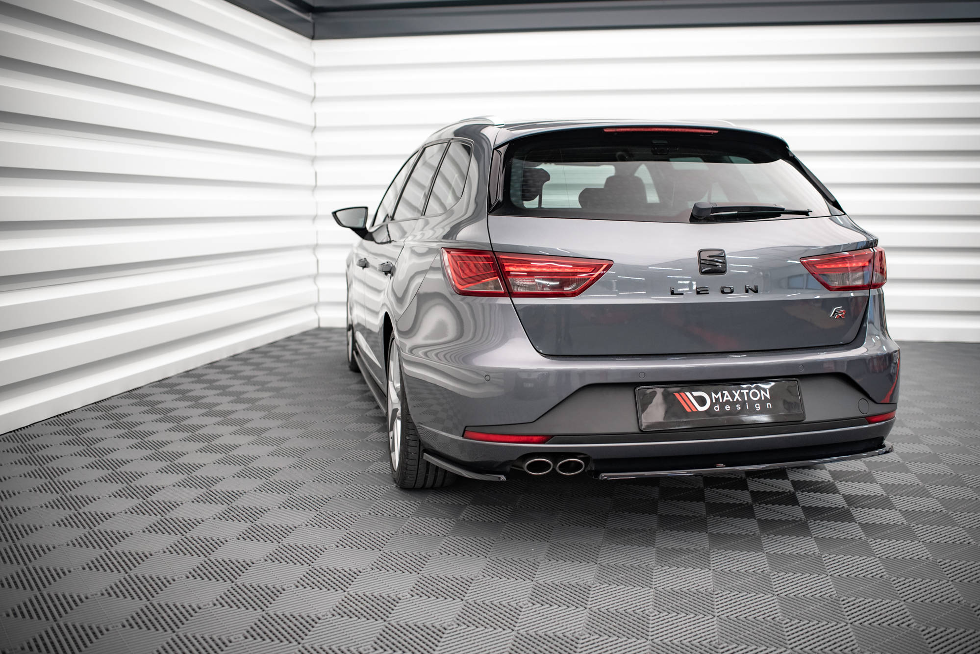 Street+ Heck Ansatz Flaps V.1 passend für Seat Leon FR Sportstourer Mk3 schwarz Hochglanz