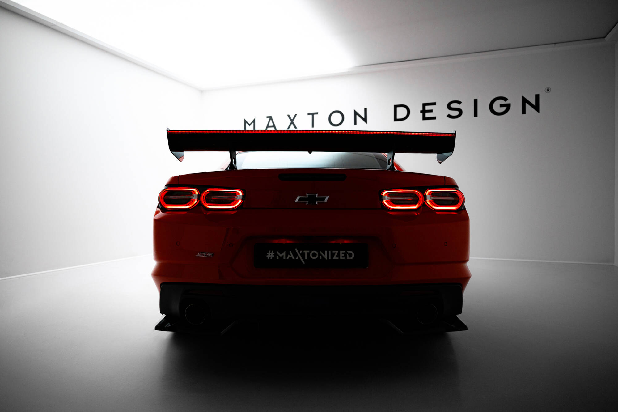 Carbon Heck Spoiler Heckflügel Standfuß Innen + LED passend für Chevrolet Camaro SS Mk6 FL