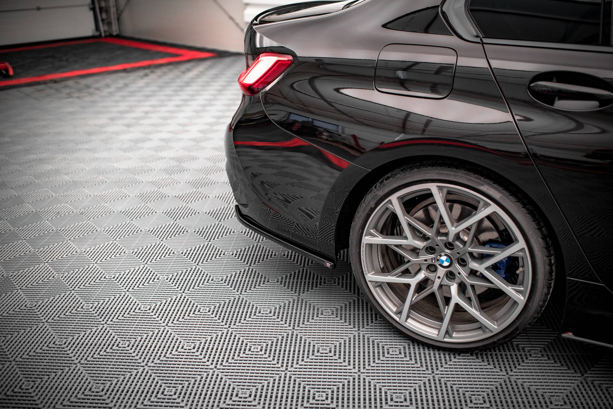 Street+ Heck Ansatz Flaps V.4 passend für BMW M340i G20 / G21 schwarz Hochglanz